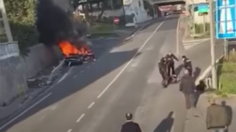 carabinieri-pestano-uomo-posto-di-blocco
