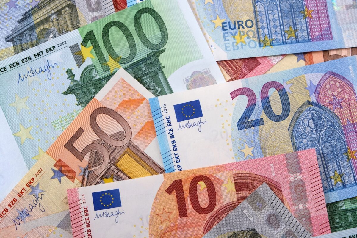 Reddito di cittadinanza a rischio: via un miliardo di euro