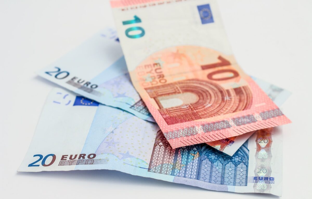 Tetto al contante a 5000 euro scomparso dal decreto: sarà in manovra?