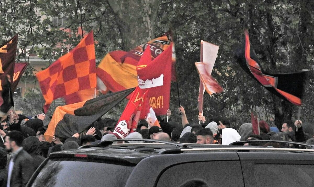 tifosi-roma-e1649829969769