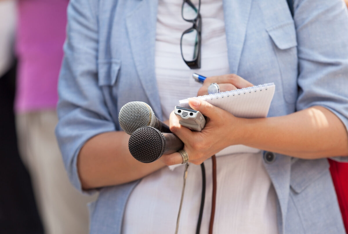 50422264 – journalist. news conference.